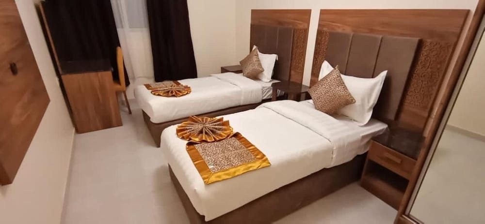 ايوان الاندلسية(Iwan AlAndalusia hotel suites Alrehab) 12/30