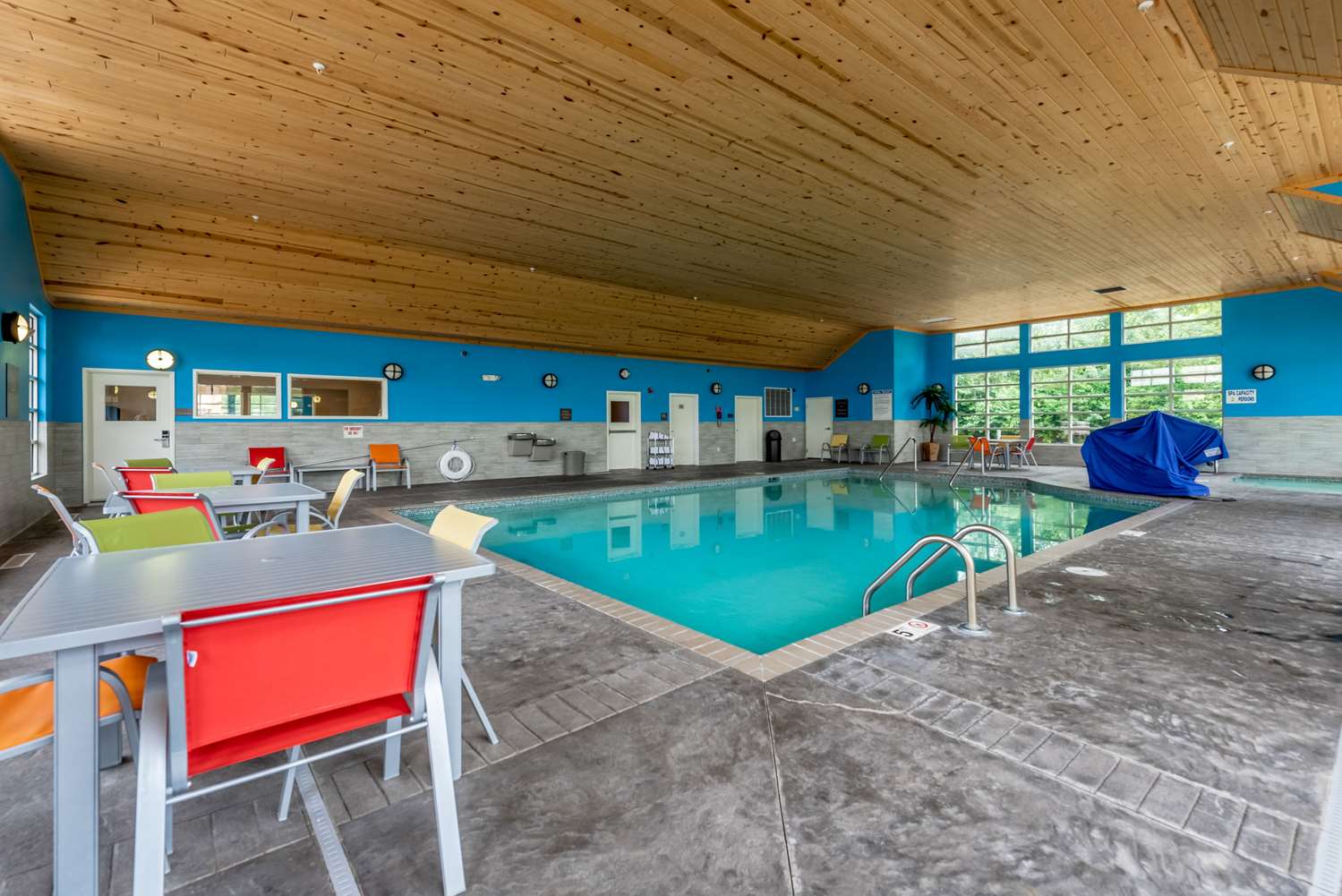 AmeriVu Inn and Suites - Chisago City 37/37