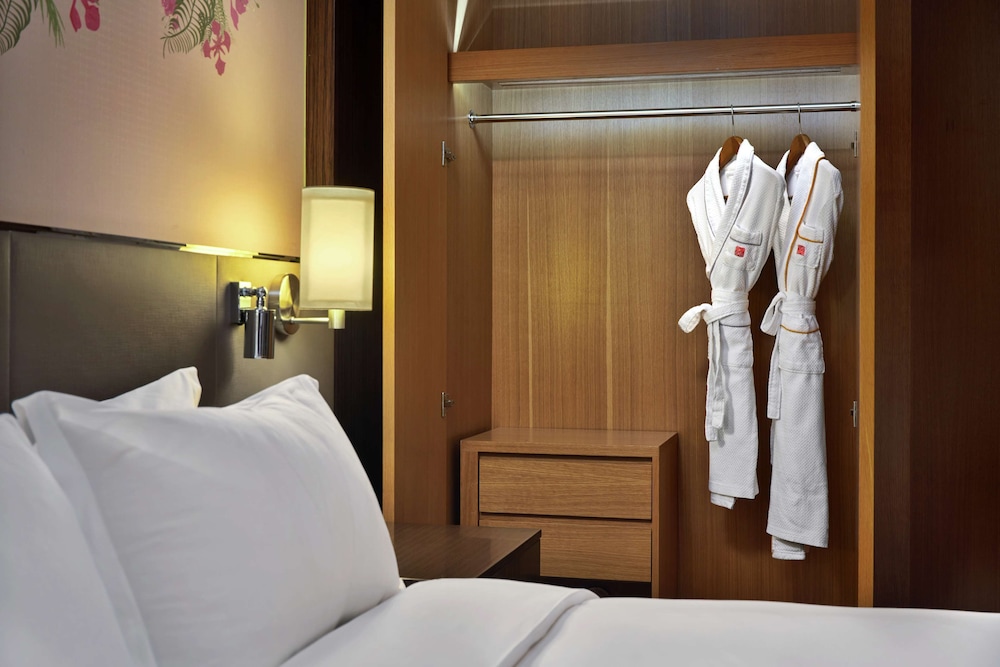 Hilton Garden Inn Shenzhen Bao an 14/49