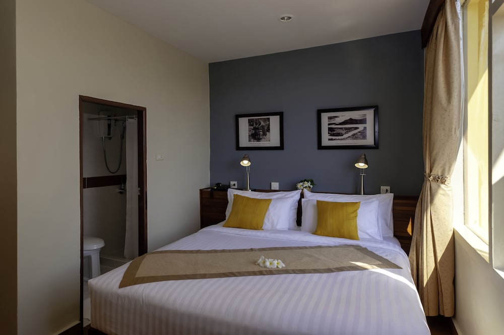 Pakse Hotel 9/49