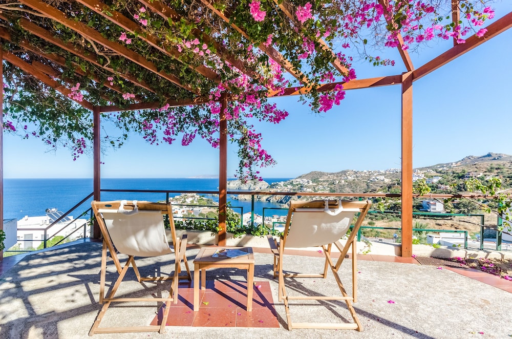 Pela Mare Hotel 64/77
