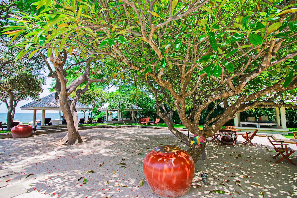 Baan Bayan Beach Hotel 68/73