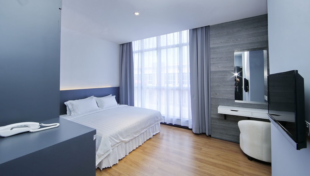 My Dream Hotel 11/33