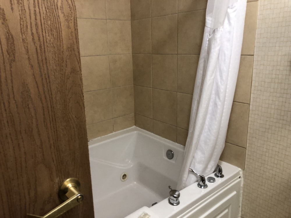 Wingate by Wyndham Ashland 24/24