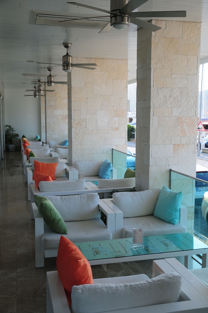 Alesta Yacht Hotel 38/74