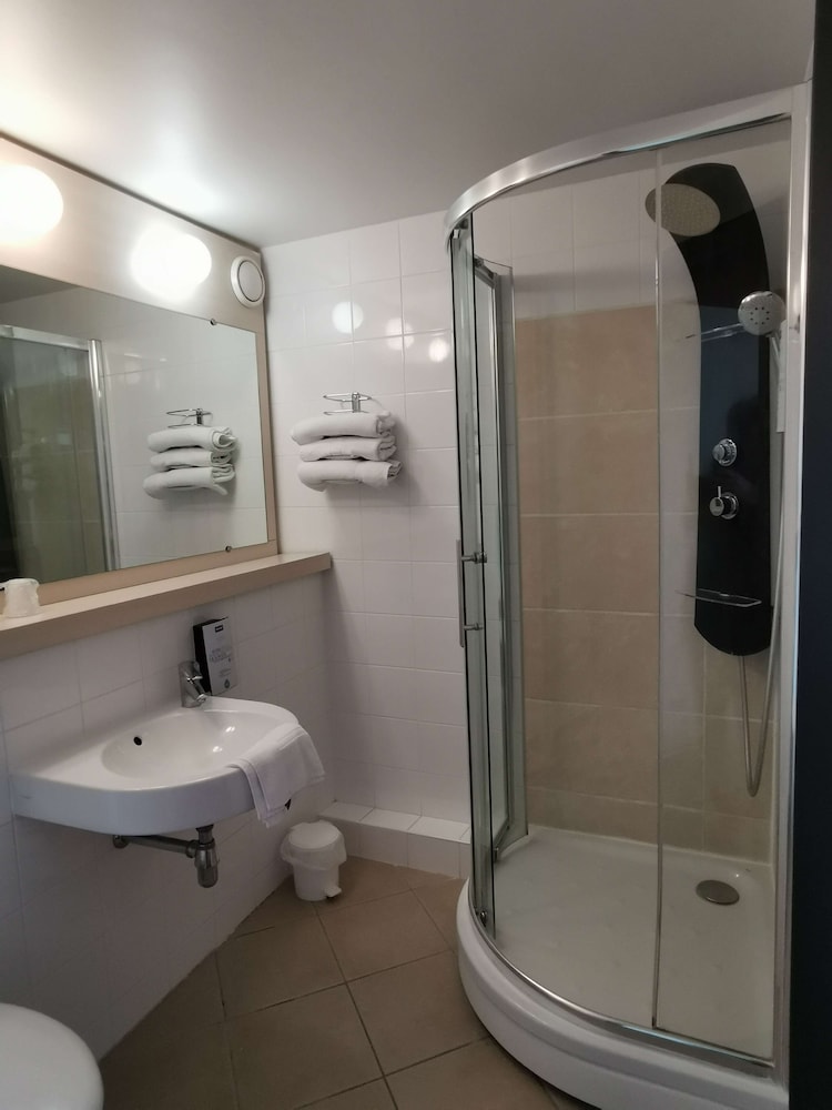 MERCURE Chartres Est 11/65