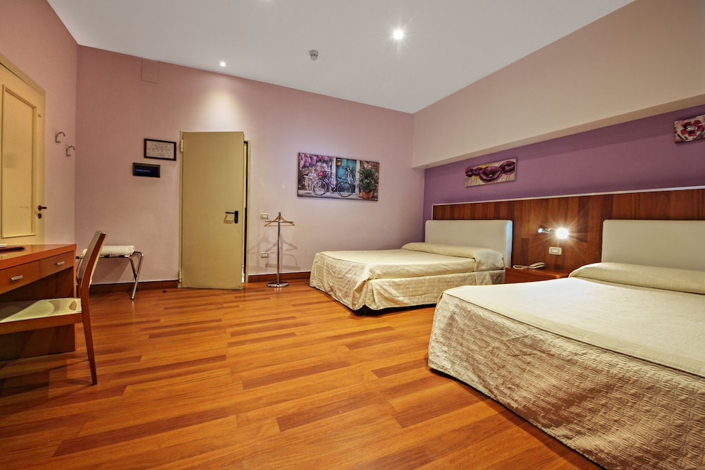 ROOM, TRIPLE