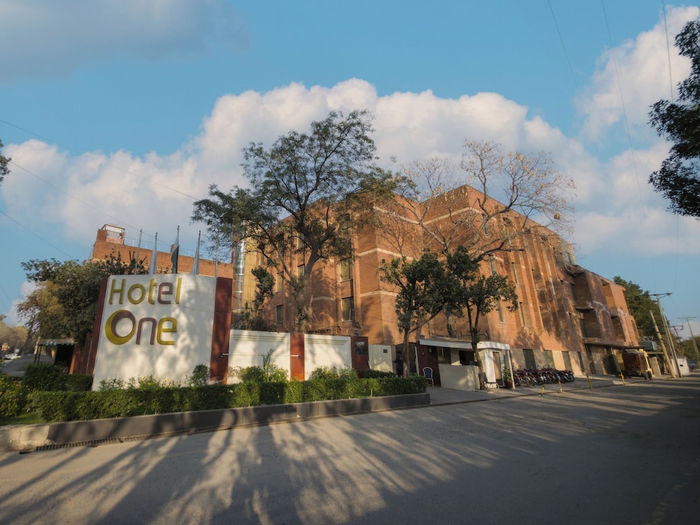 Hotel One Faisalabad 43/50