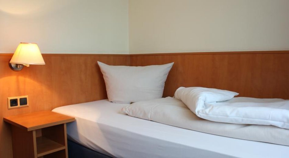 Hotel Niederraeder Hof 27/41
