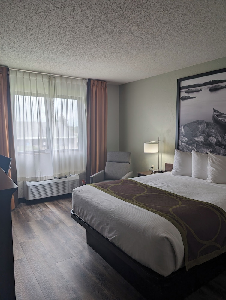 Standard, Queen Bed