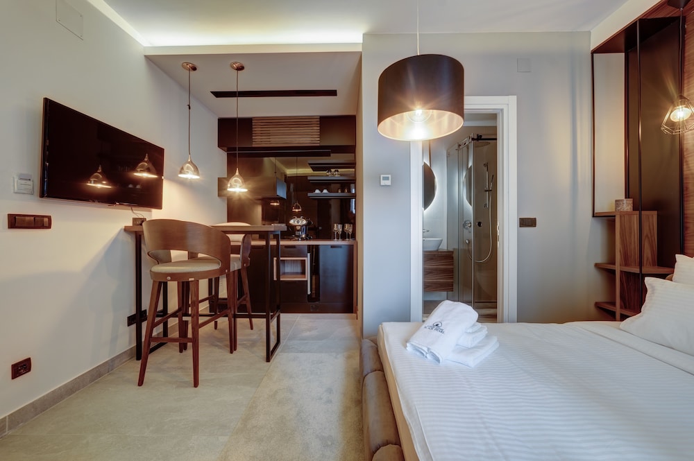 Black Pearl Luxury Suites 19/44