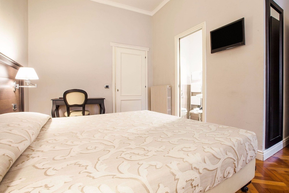 Superior, Double or Twin Bed, Lombardia 5/10