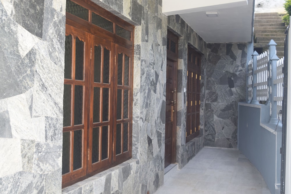 Southern View Holiday Resort 3/23