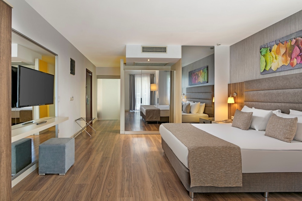Seven Seas Hotel Blue 9/28