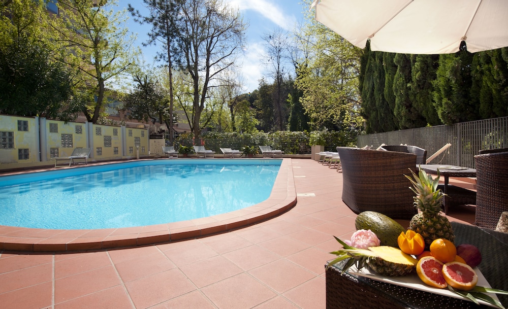 Astoria Suite Hotel 35/41