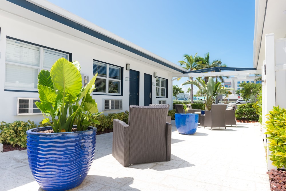Hollywood Beach Suites Hostel Hotel 11/75