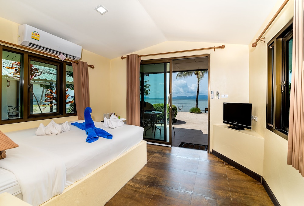 BEACH, BUNGALOW