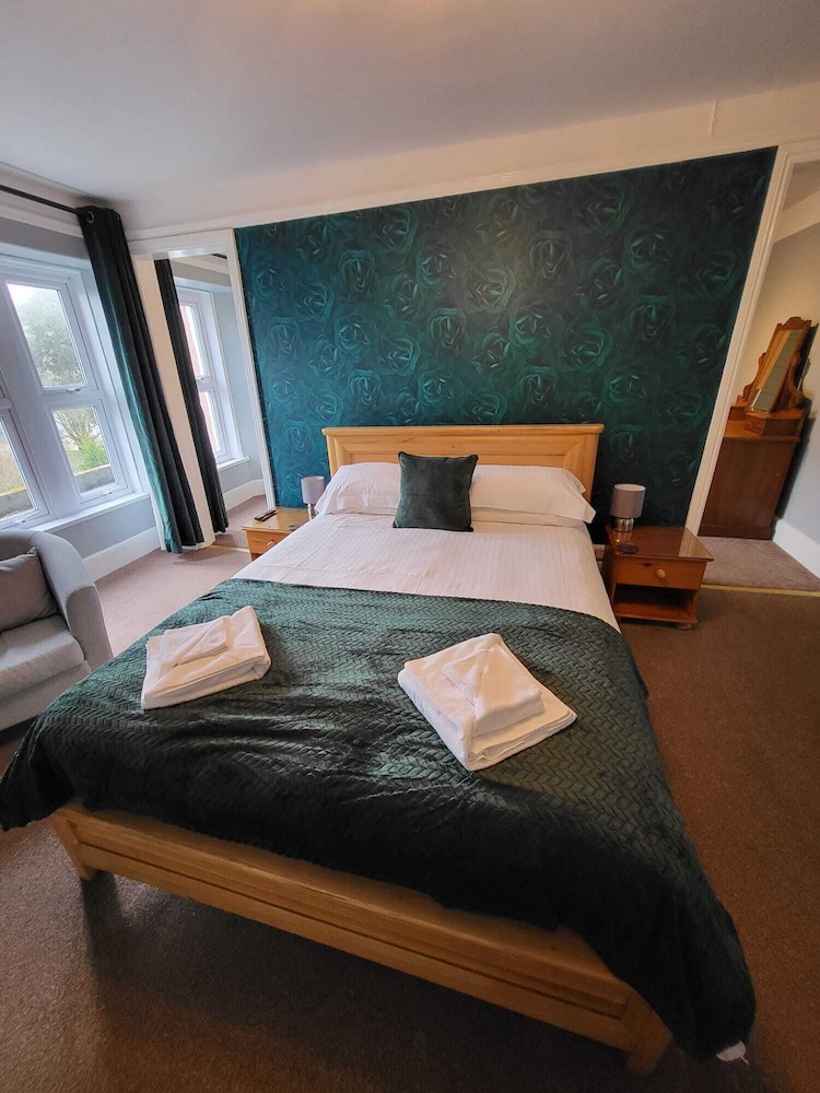 The Darnley Hotel 12/50