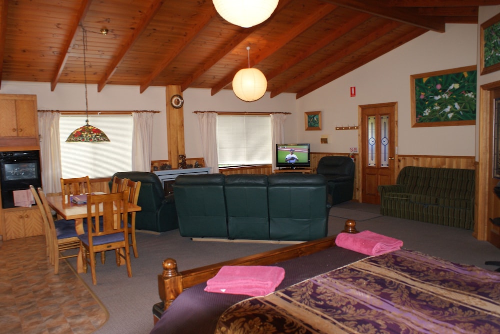 AAA GRANARY ACCOMMODATION-THE LAST RESORT 27/63