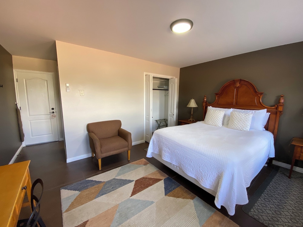 Skyridge Inn Bed & Breakfast 21/73