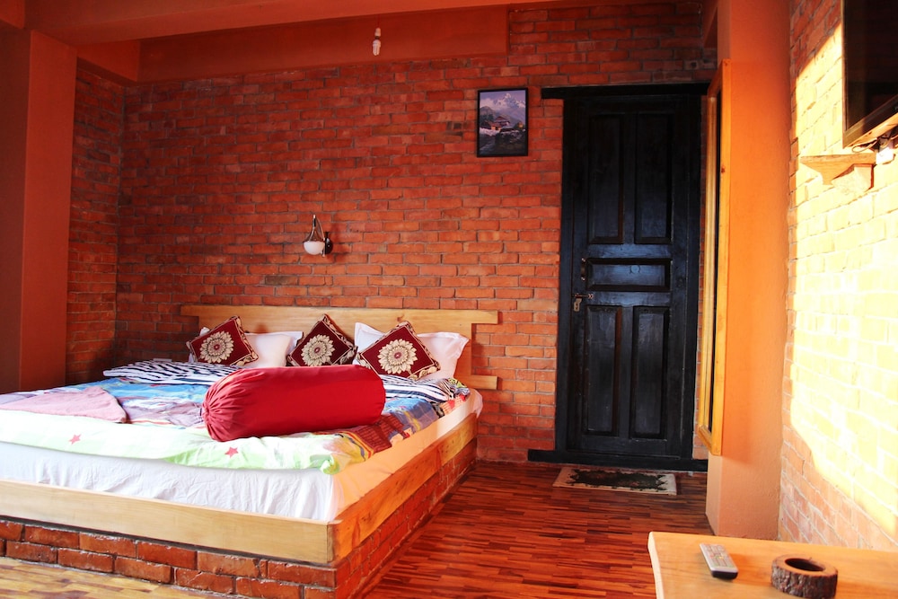 DELUXE, LAKE VIEW, BALCONY