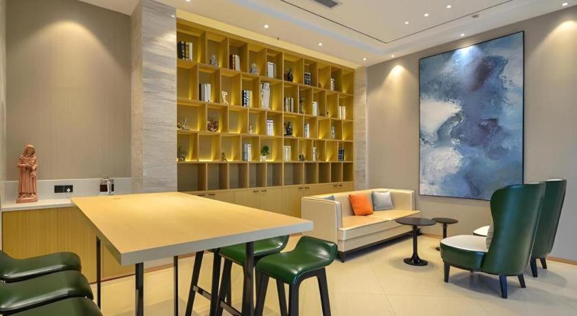 City Comfort Inn(Wuhan Caician Square Branch) 48/54