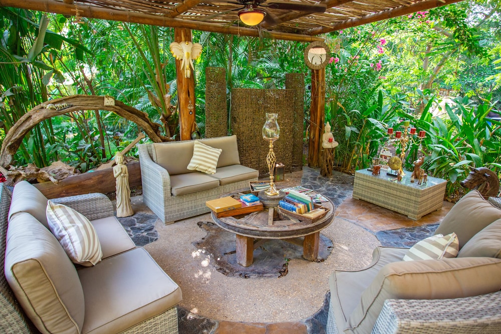 Ocho Artisan Bungalows 55/80