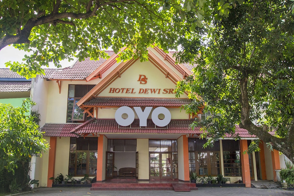 OYO 759 Hotel Dewi Sri 1/17