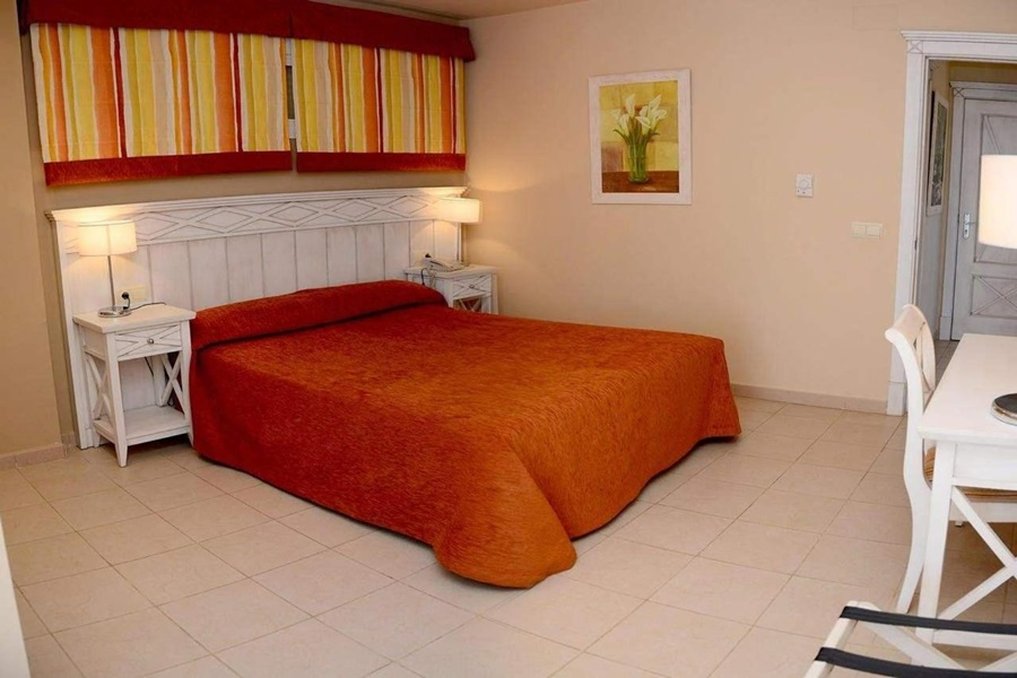APARTAMENTOS PIEDRAMAR 6/25