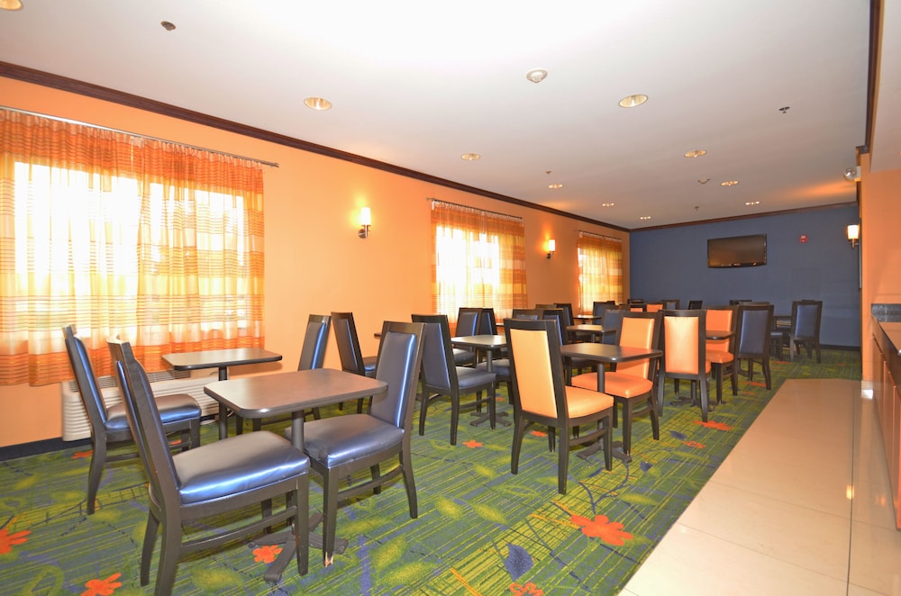 Fairfield Inn And Suites By Marriott Jefferson City 34/41