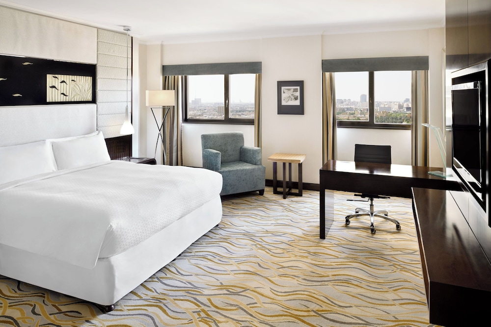 غرفة سوبيريور بسرير كينج، فور بوينتس من شيراتون رياض الخالدية(Four Points By Sheraton Riyadh Khaldia) 2/6