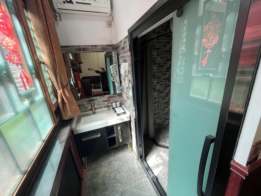 Baichanghong Inn 50/50