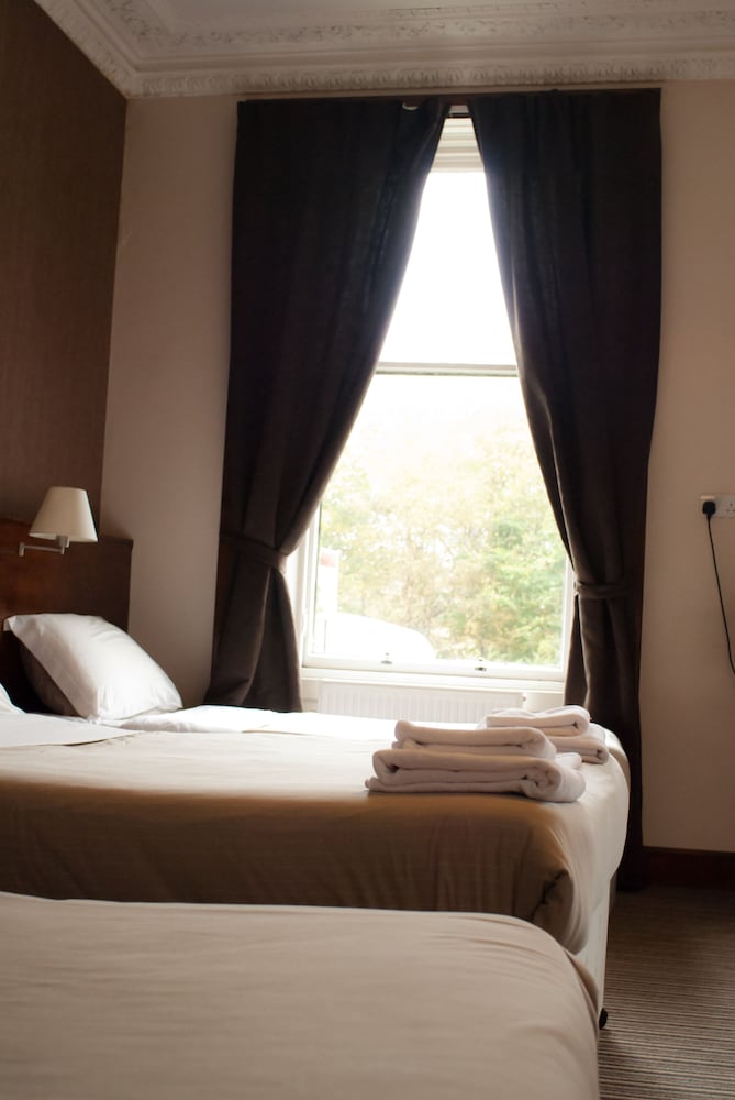 Edinburgh House Hotel 18/50