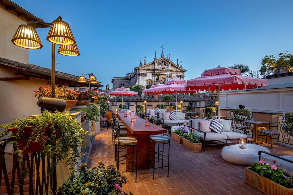 9 Hotel Cesari 15/85