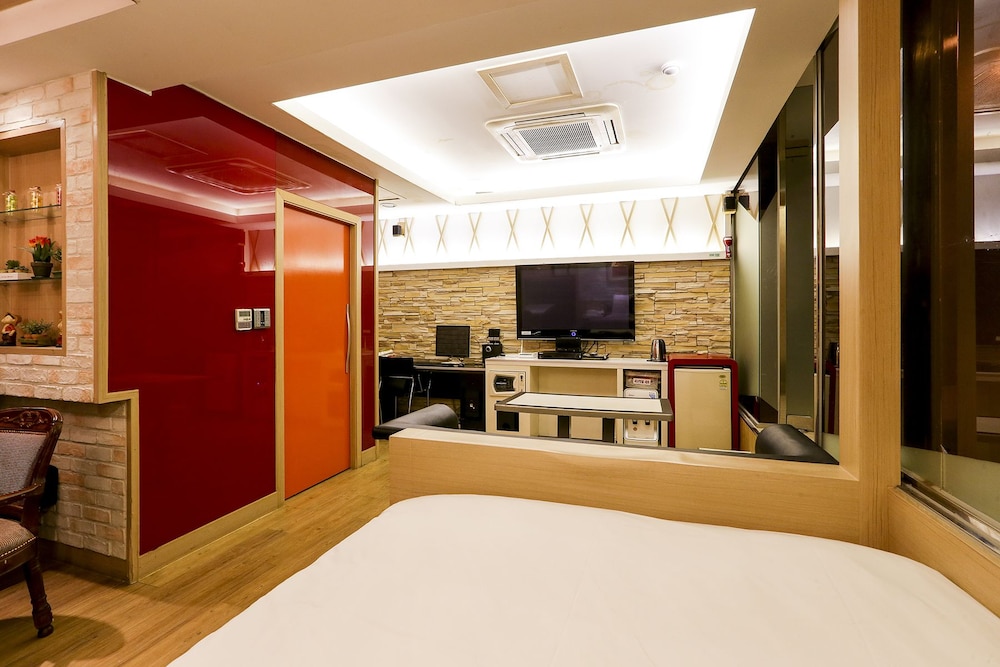 Koam Tourist Hotel 7/50
