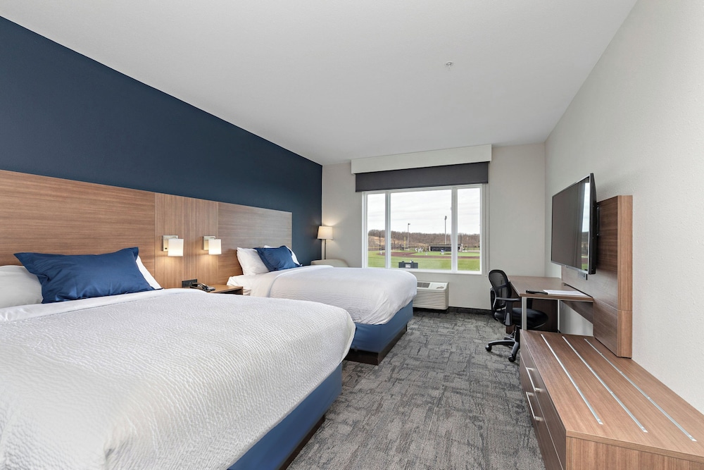 Standard, 2 Queen Beds, Ballpark View