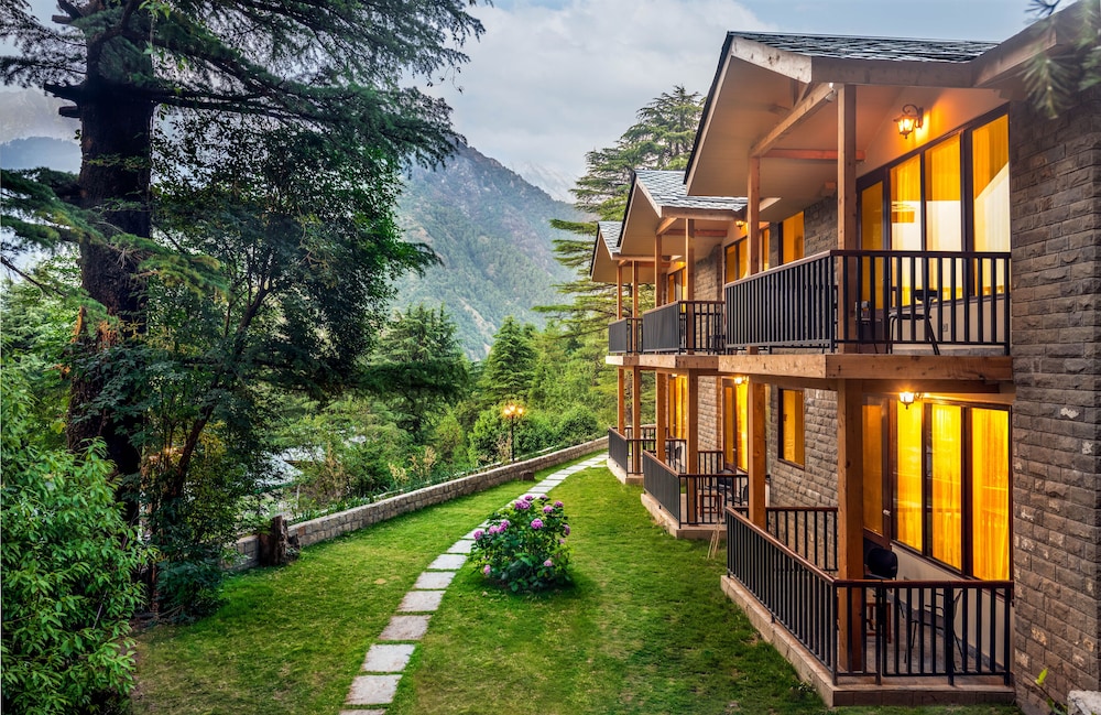 Hotel Eagles Nest 3/41