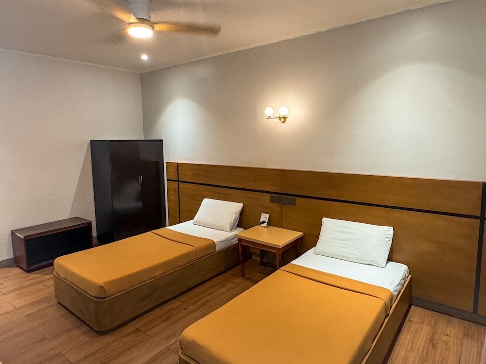 Metro Pines Inn 23/46