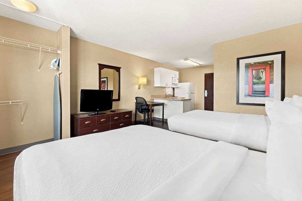 Efficiency, 2 Double Beds