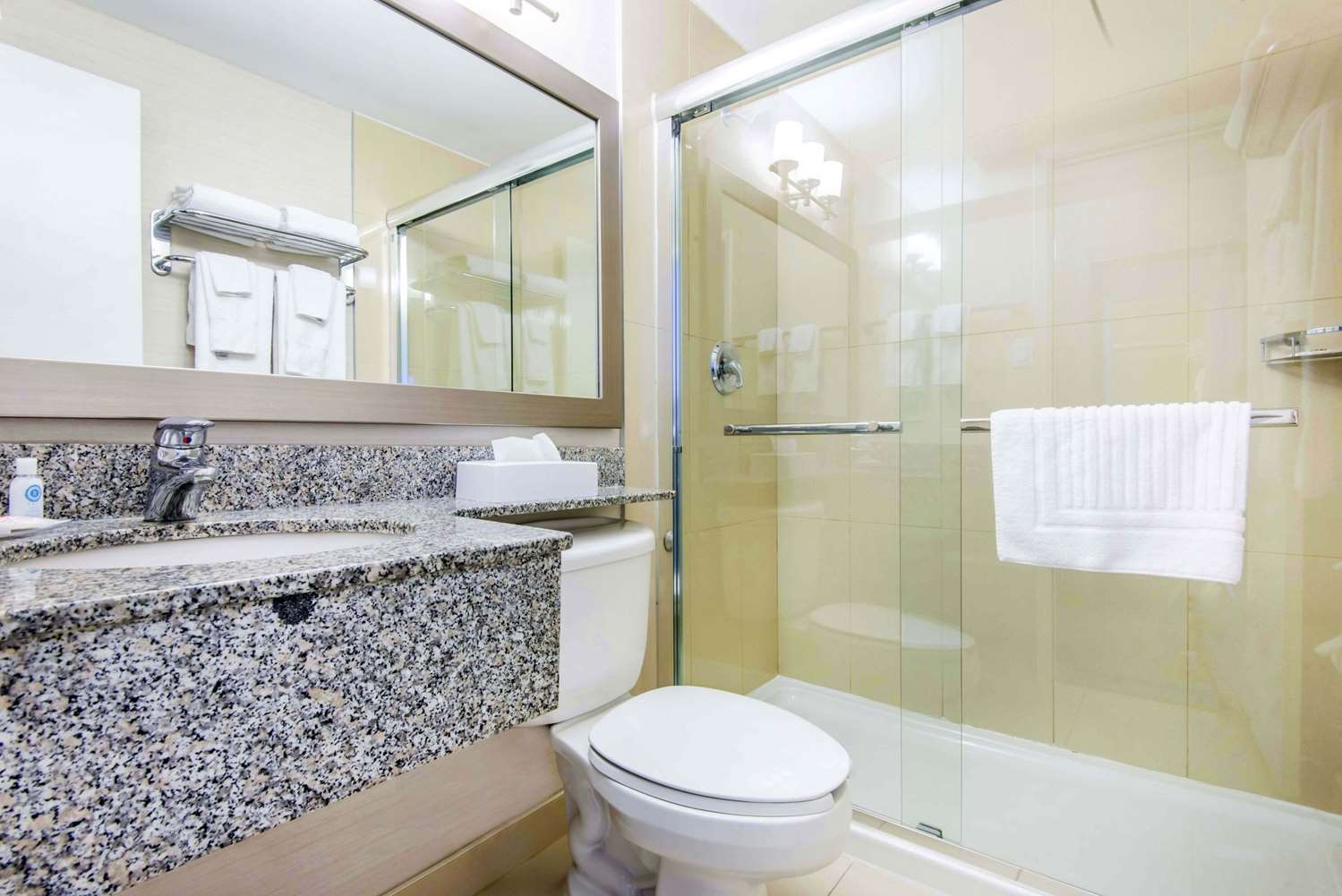 Comfort Inn & Suites Collingwood 13/14