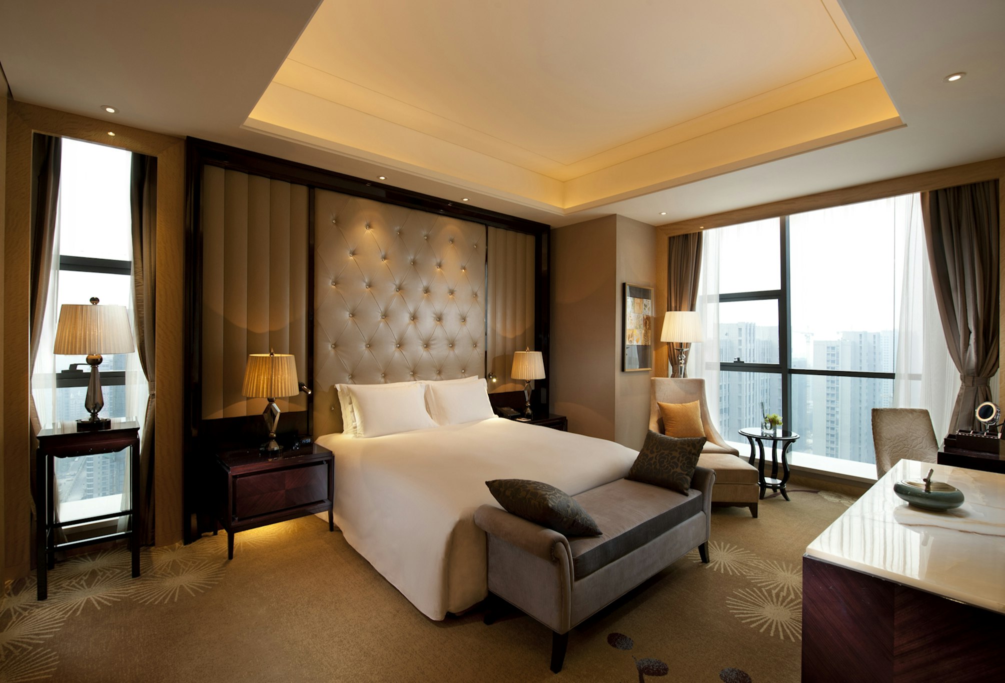 Ambassador, Suite, King Bed