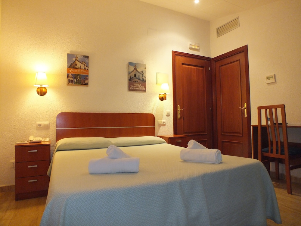 ROOM, DOUBLE BED