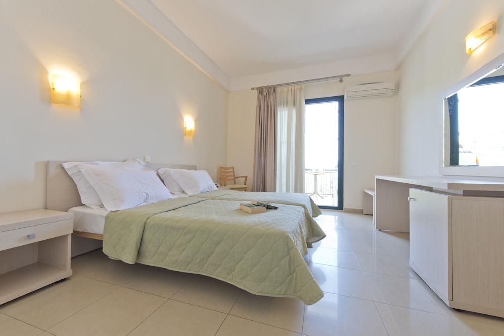 Tosca Beach Hotel 5/50
