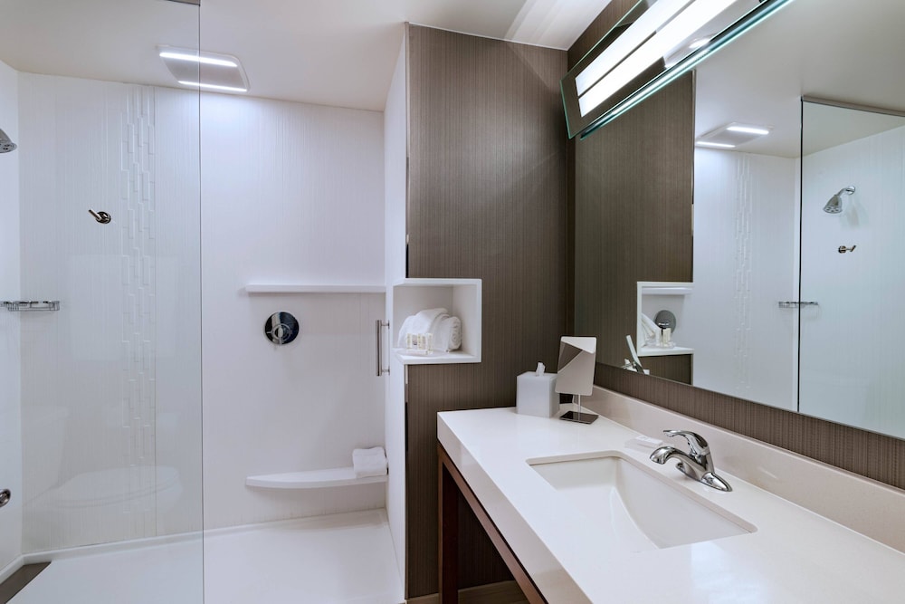 Courtyard by Marriott Dallas Grand Prairie 11/44