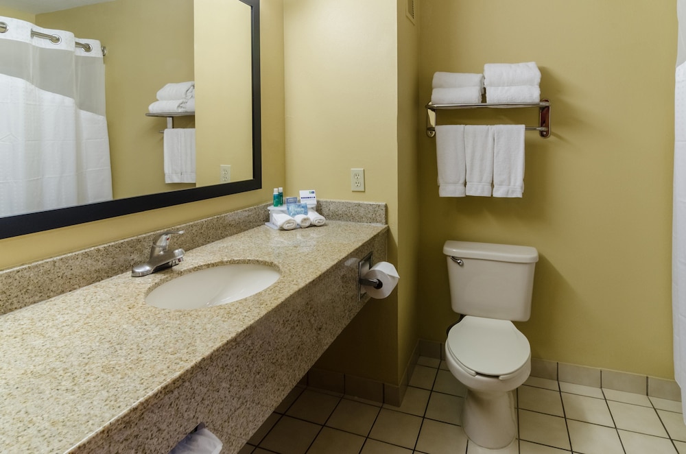 Holiday Inn Express Hotel And Suites Vinita 24/63