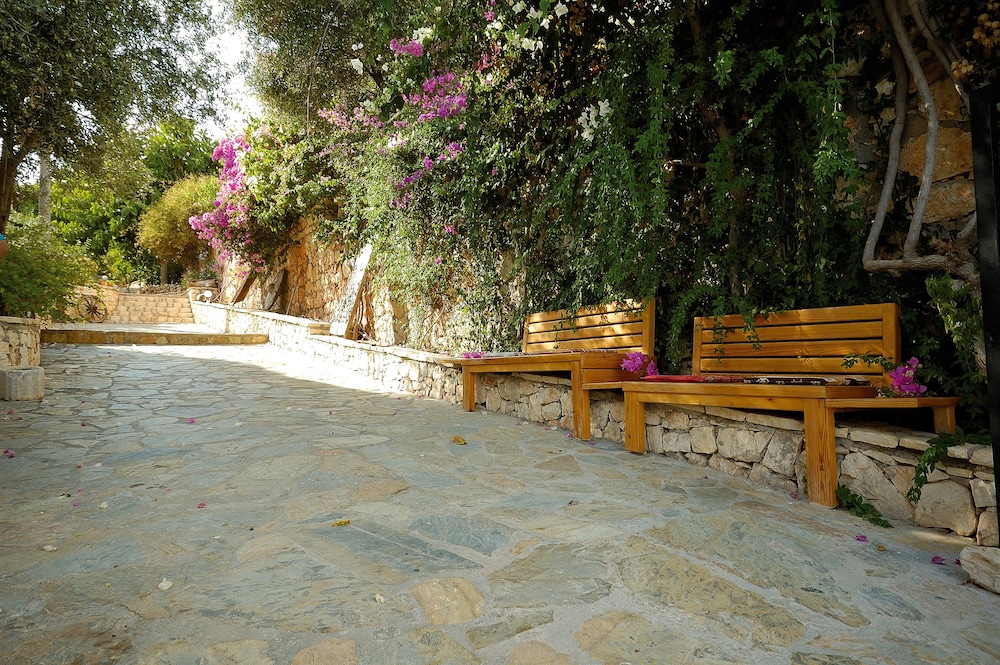 Lycia Hotel 57/65