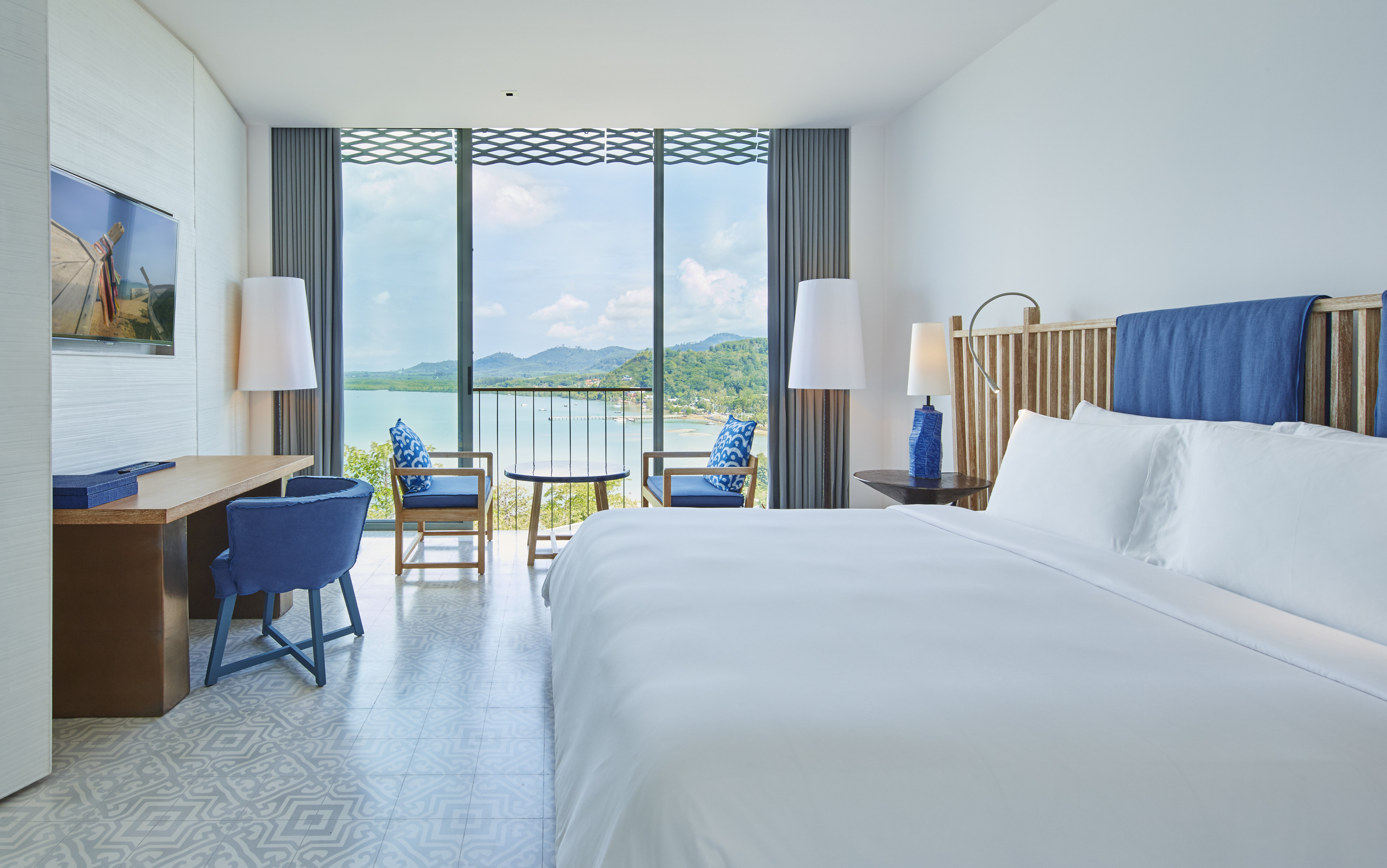 Bay, King Bed