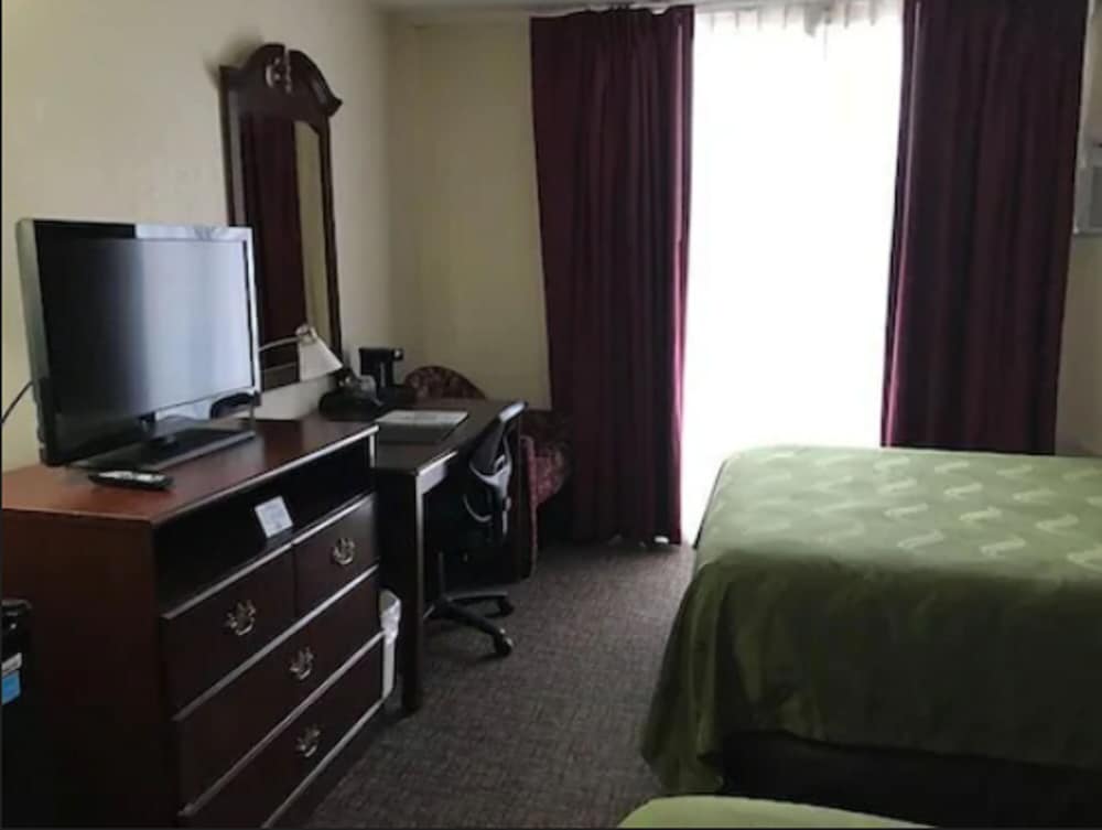 FairBridge Inn & Suites Poconos 21/29