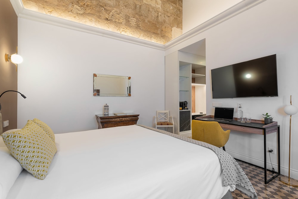 SUPERIOR, DOUBLE BED