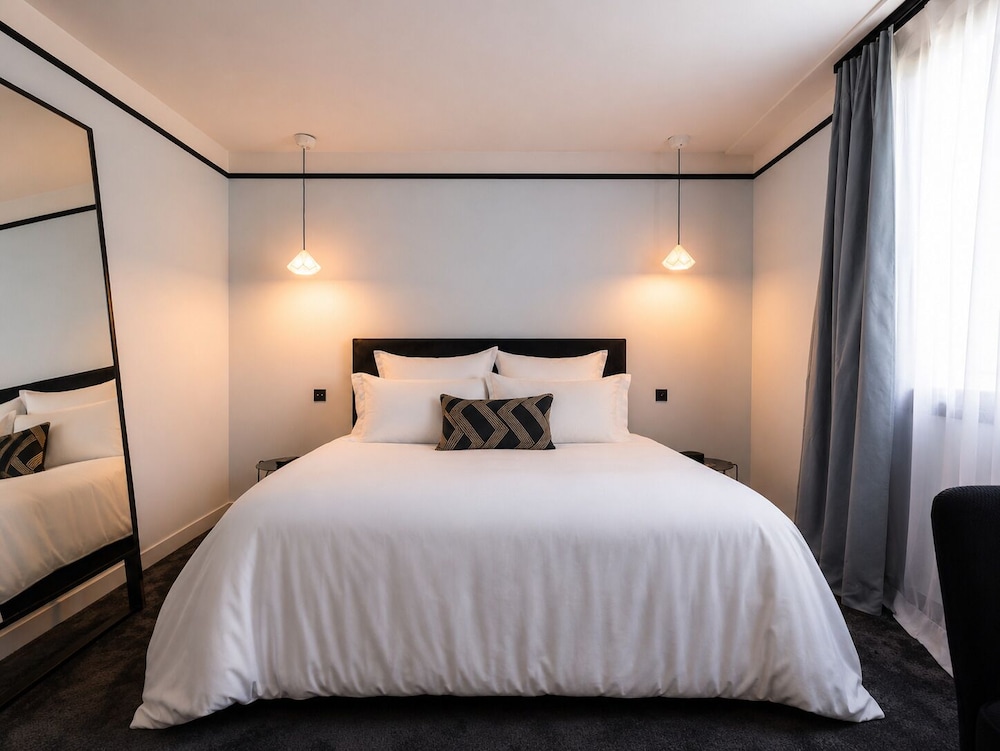 L Hotel 25/70